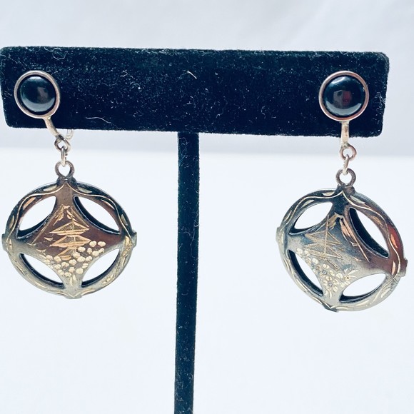 Vintage Dangle Screw Back Earrings Asian Inspired Design In Silver Etched Discs - Picture 2 of 9